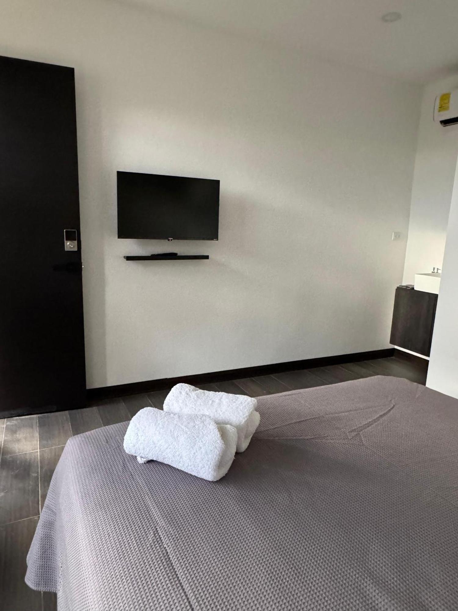 Nina'S - Juan Santamaria Hotel Alajuela Kültér fotó